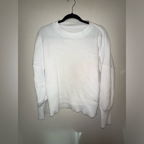 Slouchy white oversized white sweater - Picture 2 of 3